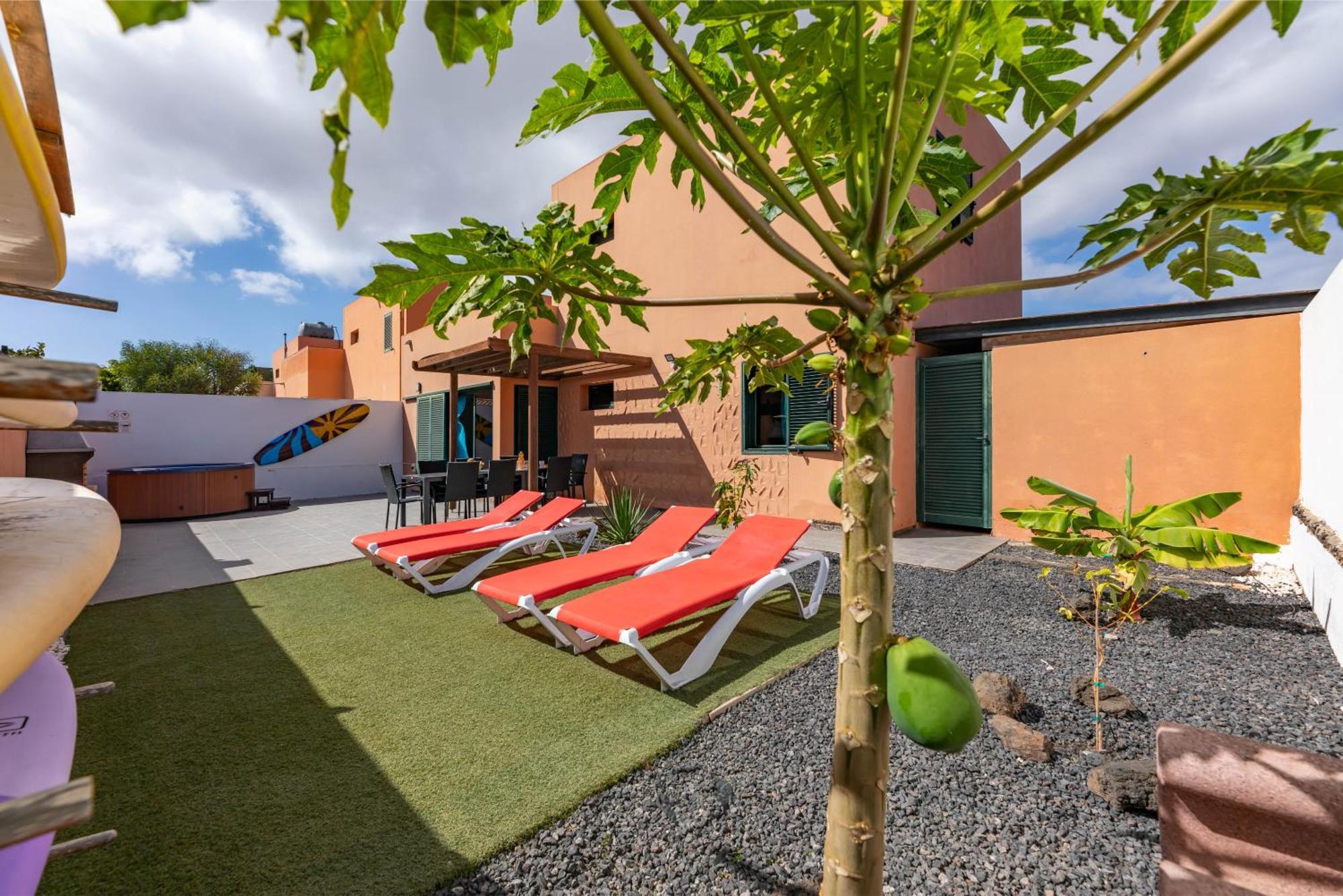 Sunrise Surf House, Big Garden, Hot Tub, Parking, Super-Fast Free Wi-Fi Villa Corralejo Bagian luar foto