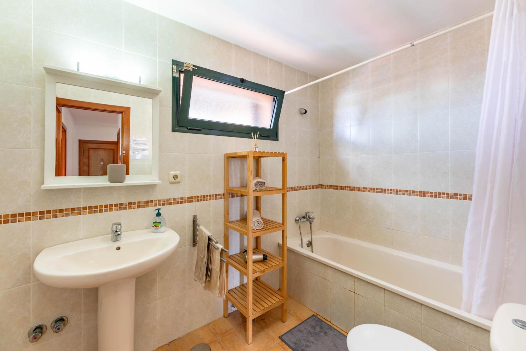 Sunrise Surf House, Big Garden, Hot Tub, Parking, Super-Fast Free Wi-Fi Villa Corralejo Bagian luar foto
