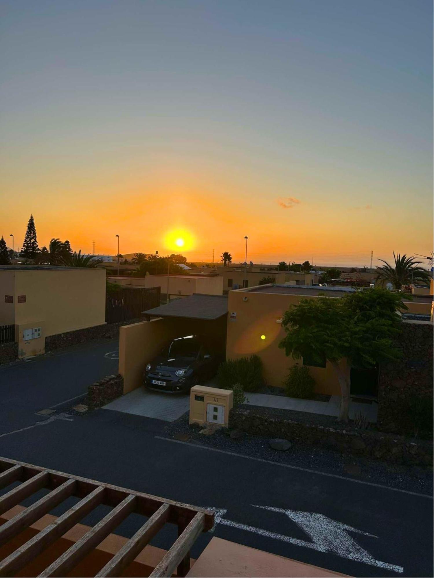 Sunrise Surf House, Big Garden, Hot Tub, Parking, Super-Fast Free Wi-Fi Villa Corralejo Bagian luar foto
